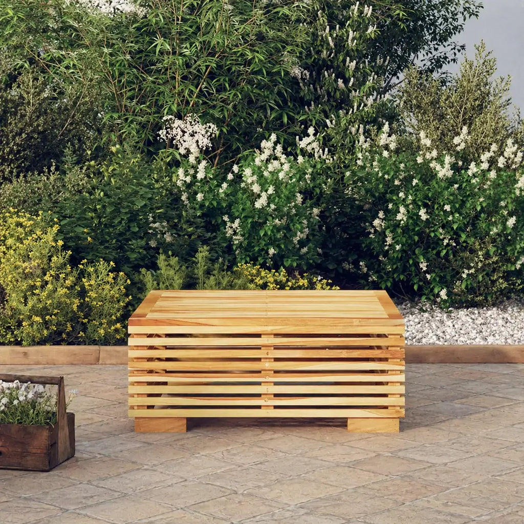 Table basse de jardin Outora en bois naturel sur terrasse extérieure au style moderne et chaleureux
