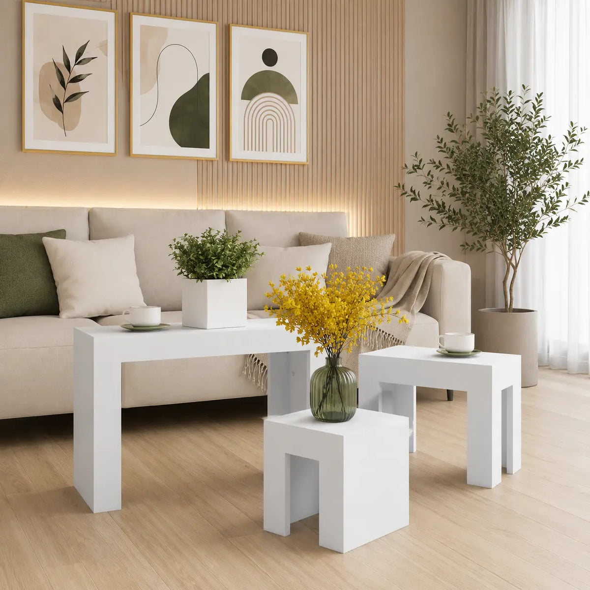 Ensemble de tables gigognes blanches modernes dans un salon contemporain, tables d’appoint minimalistes et décoratives