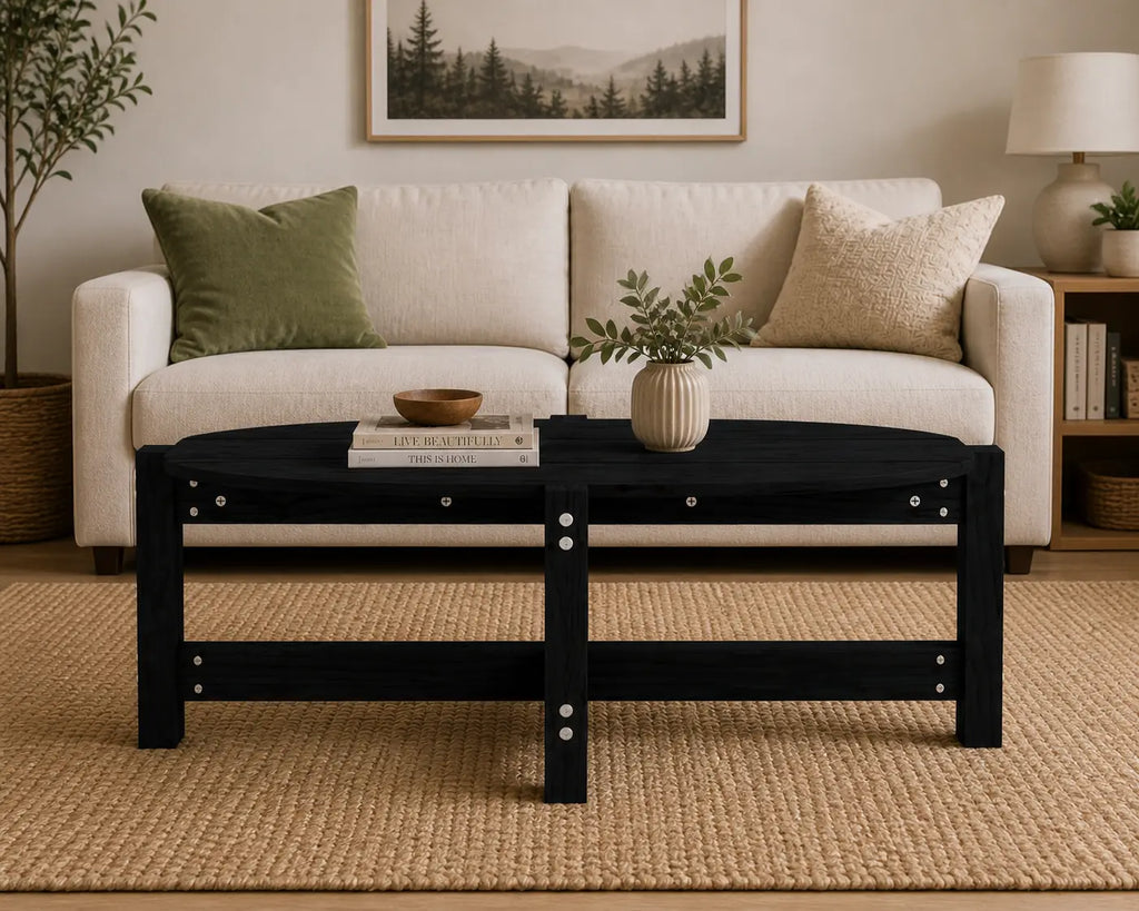 Table basse noire au design industriel dans un salon contemporain, avec structure ouverte et style minimaliste