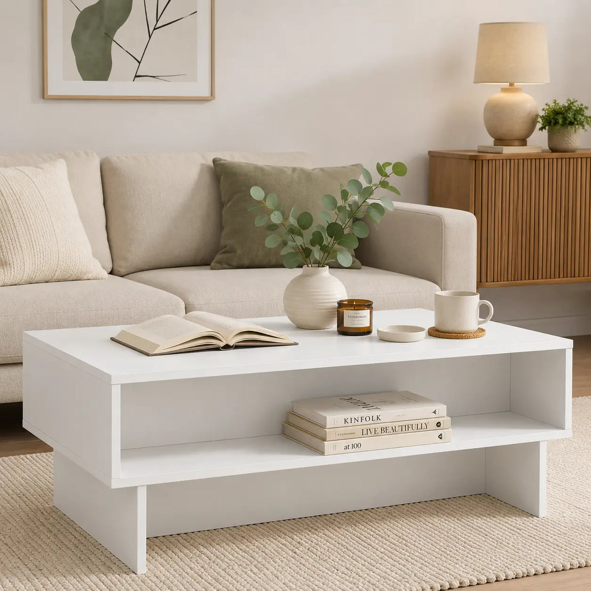 Table basse blanche moderne avec étagère ouverte de rangement, design minimaliste pour salon contemporain compact