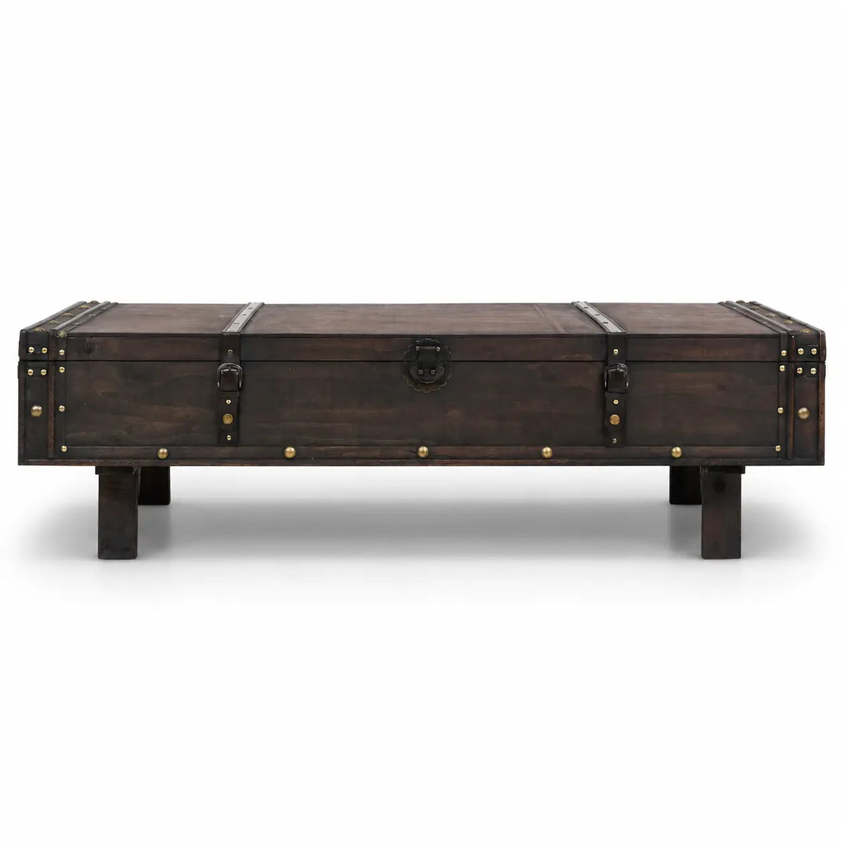Table basse malle en bois foncé avec détails métalliques, style coffre vintage pour salon industriel élégant