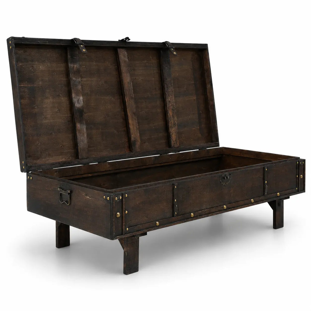 Table basse coffre vintage ouverte en bois foncé avec grand espace de rangement et ferrures métalliques