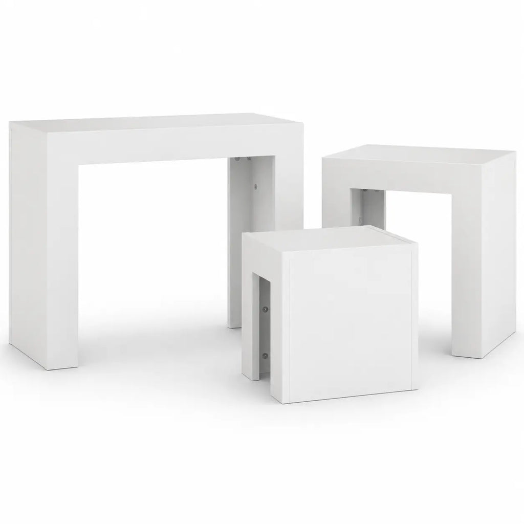 Ensemble de tables gigognes blanches avec trois tables d’appoint modernes au design rectangulaire minimaliste et gain de place