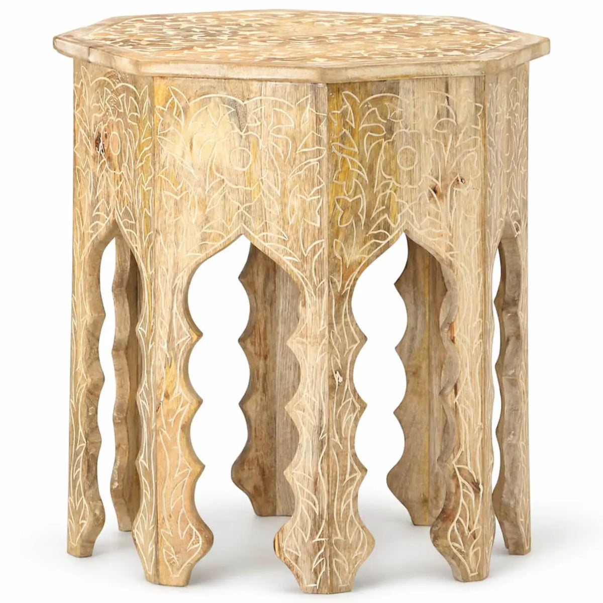 Table basse sculptée en bois naturel, motifs floraux gravés, design artisanal bohème à plateau octogonal