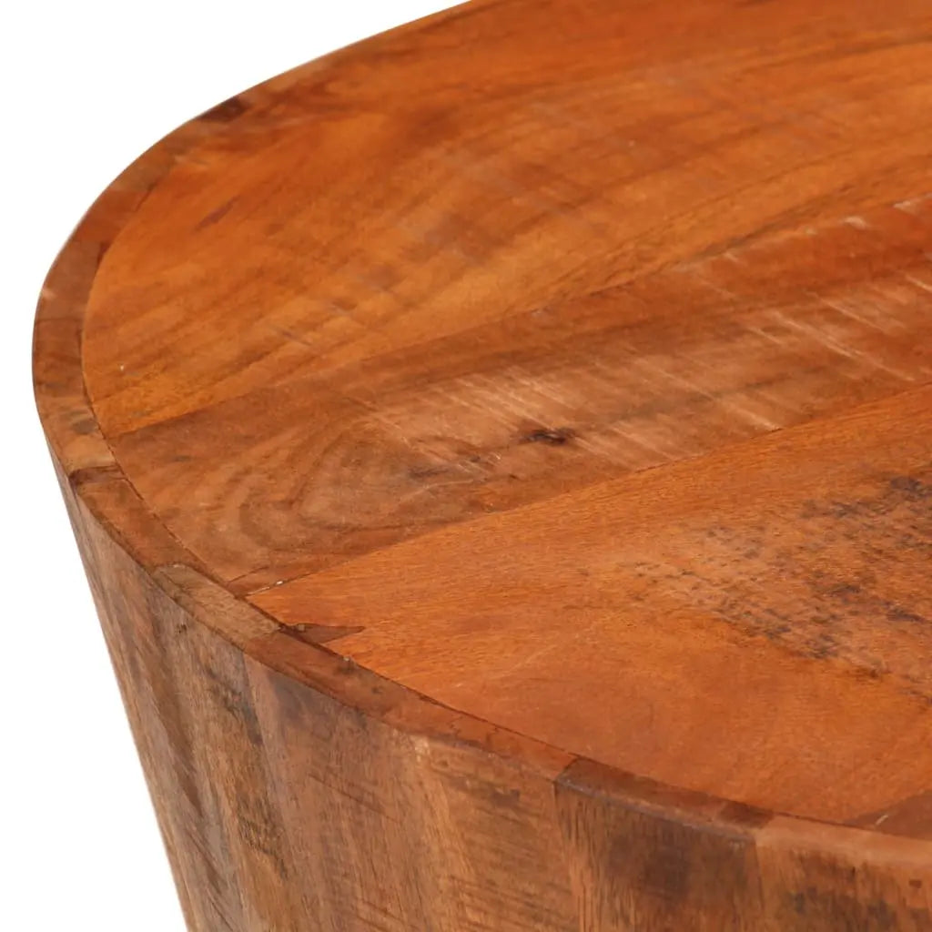 Détail plateau en bois massif brun pour table basse ronde, finition rustique avec veinage naturel chaleureux