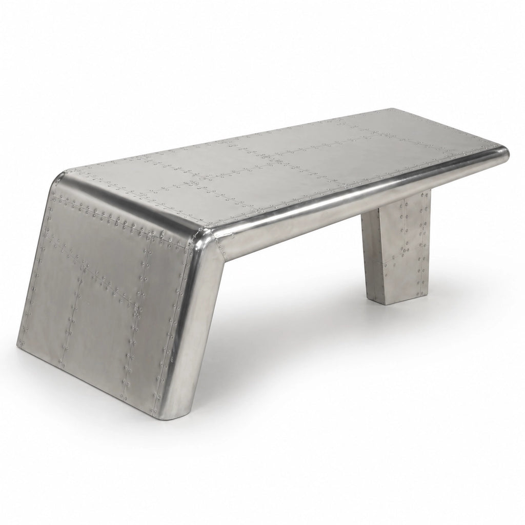 Table basse industrielle en métal argenté riveté avec design style aviation et finition moderne loft