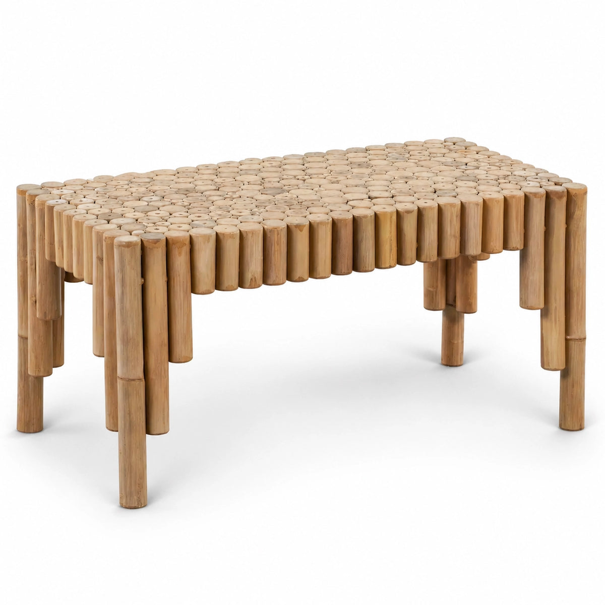 Table basse en bambou naturel avec design sculptural en rondins, style artisanal organique pour intérieur chaleureux