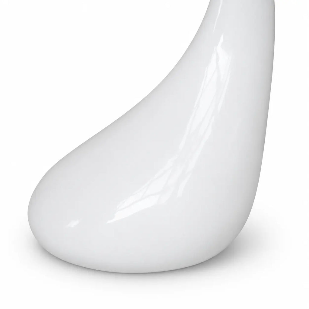 Détail base sculpturale blanche brillante pour table d’appoint moderne, design organique contemporain élégant